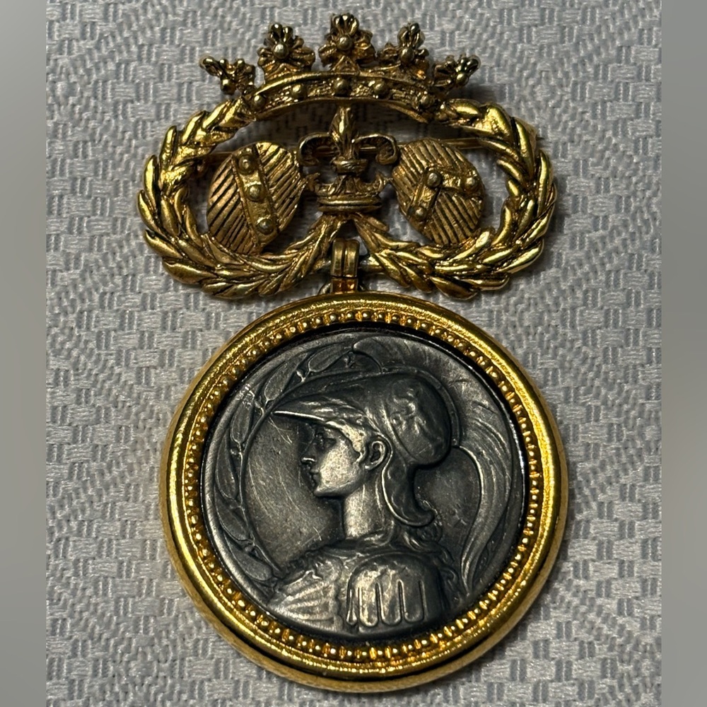 Vintage Ben-Amun Medallion Brooch